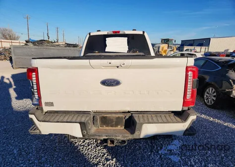 2024 Ford F250 Super Duty z USA, uszkodzony, nr VIN 1FT8W2BT0REF20039